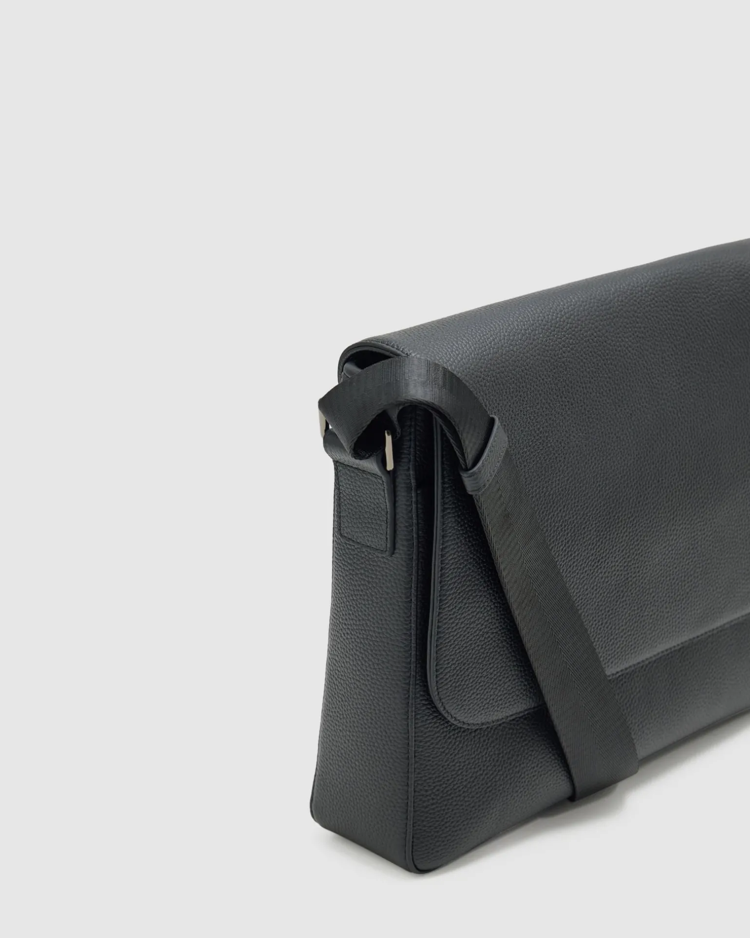 Atlas Mens Satchel Bag